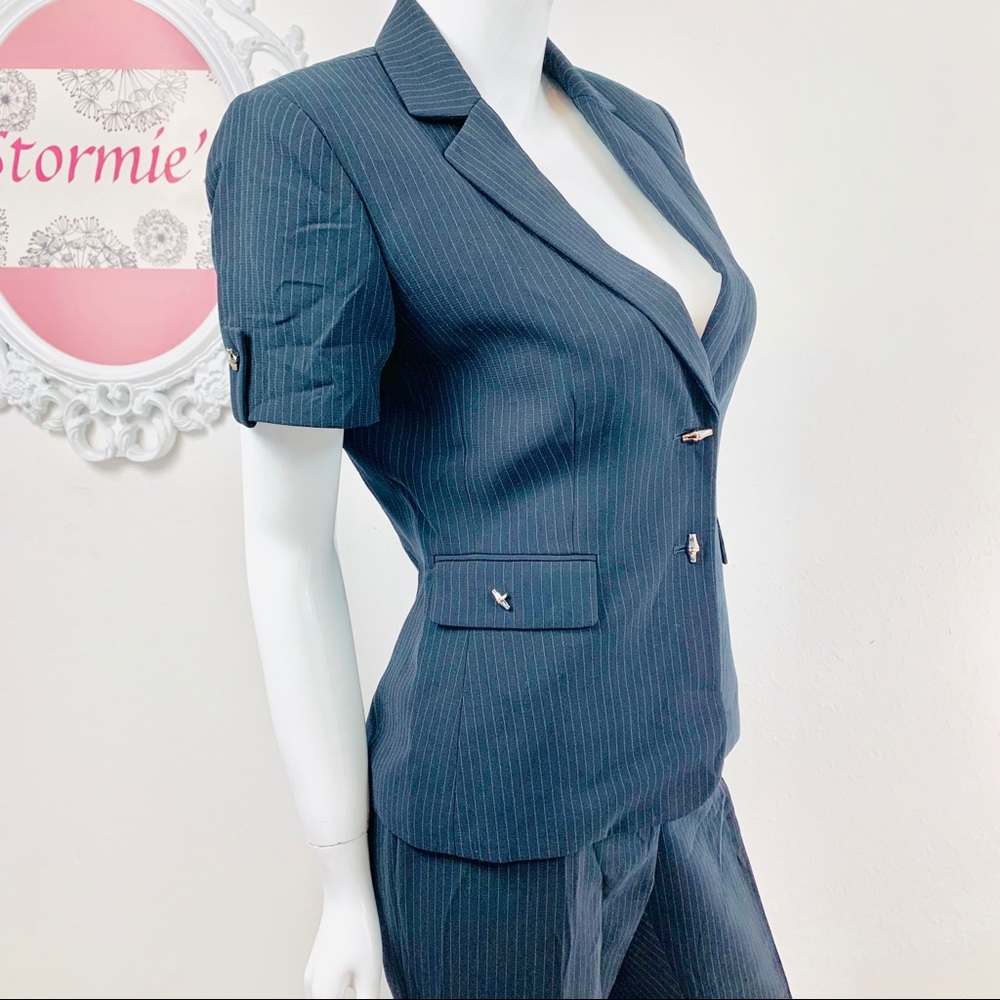 Tahari Arthur Levine/Blazer PantSuit Set Pinstripe